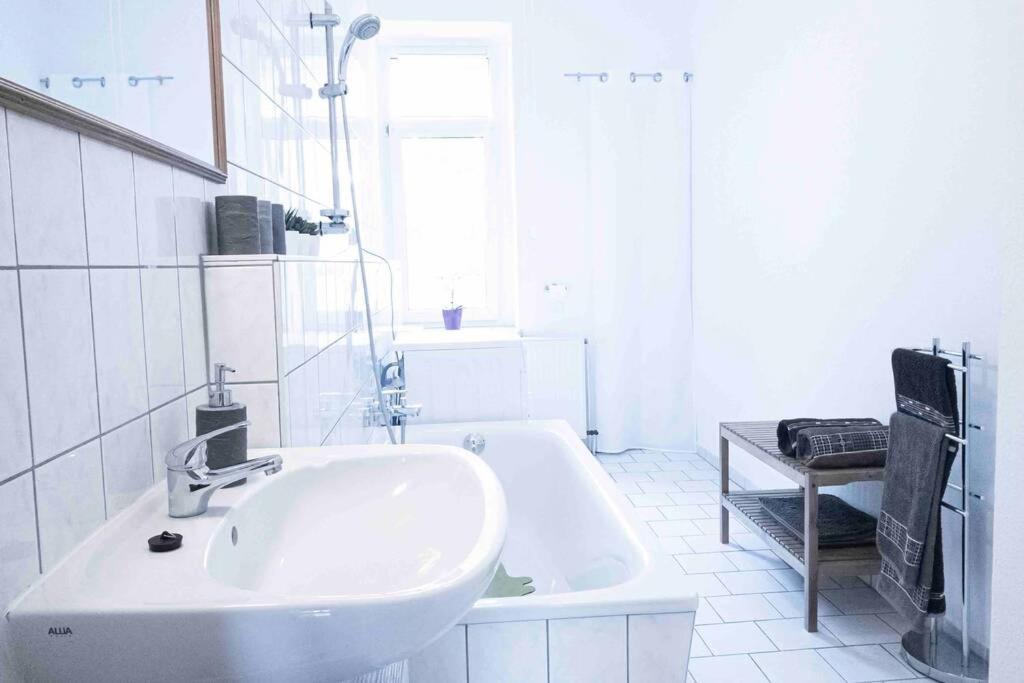 Top Moderne Wohnung In Leipziger Altbau - Netflix Inklusive Exterior foto
